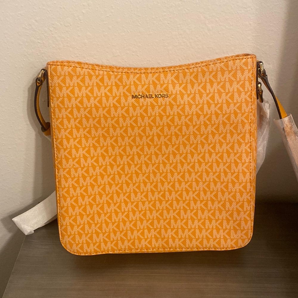 Michael kors crossbody